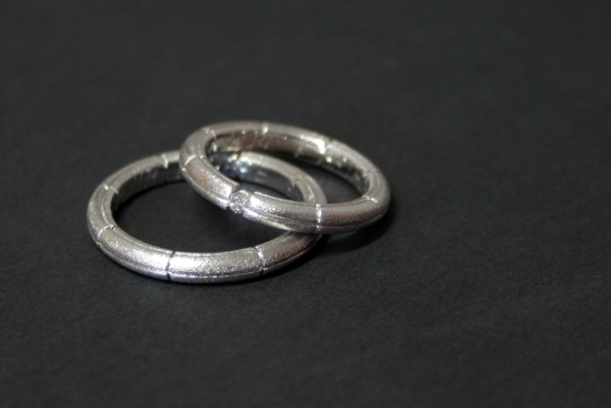 Personalized wedding rings in white gold with brilliant