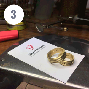 Tercer paso de la fabricación artesanal del anillo Atlante en oro